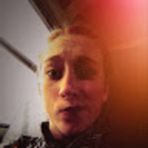 Meet your Posher, Lindy - Picture 1 of 1